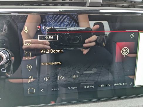 Used 2025 GMC Sierra 2500 AT4 image 32