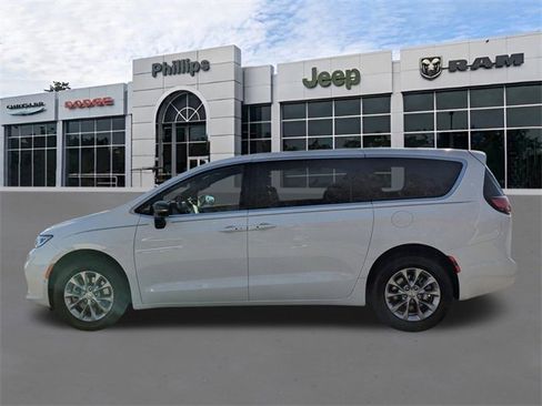 New 2026 Chrysler Pacifica Limited image 7