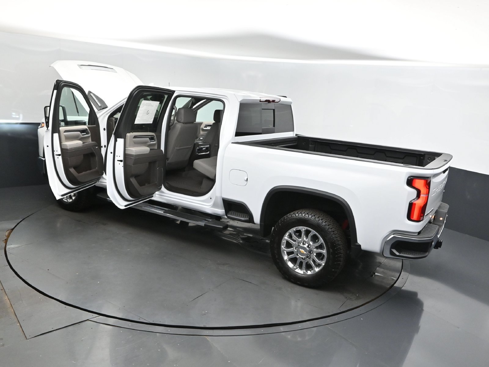 Used 2025 Chevrolet Silverado 2500 LTZ w/ LTZ Convenience Package AWD/4WD image 2