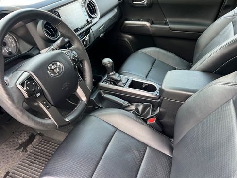 Used 2023 Toyota Tacoma TRD Off-Road w/ TRD Premium Off Road Package image 10