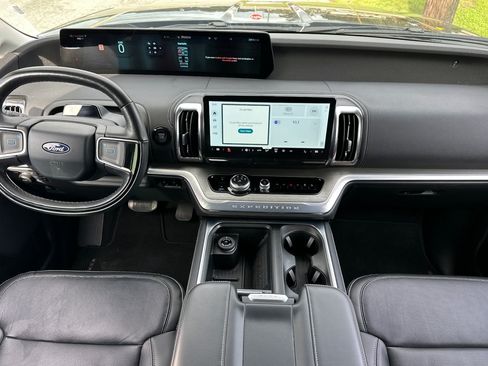 Used 2025 Ford Expedition Max Platinum AWD/4WD image 12