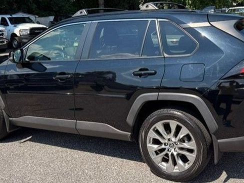 Used 2021 Toyota RAV4 XLE Premium AWD/4WD image 8