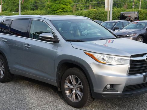 Used 2015 Toyota Highlander XLE AWD/4WD image 3