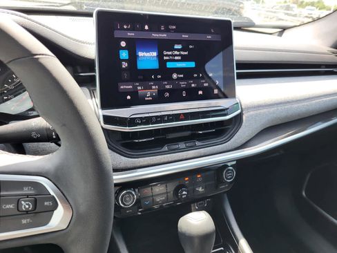 Certified 2024 Jeep Compass Latitude image 19