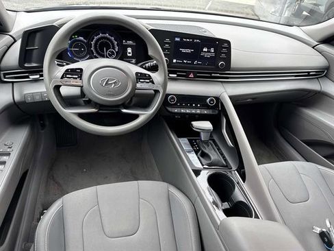 Used 2023 Hyundai Elantra Blue FWD image 9
