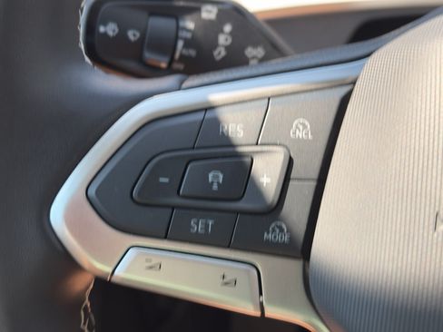Used 2026 Volkswagen Tiguan SE AWD/4WD image 15
