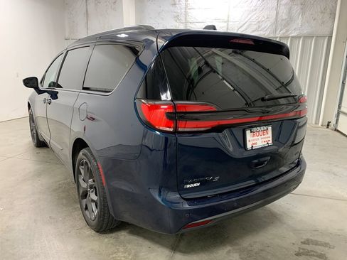 Used 2021 Chrysler Pacifica Touring-L w/ S Appearance Package AWD/4WD image 6