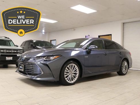 Used 2021 Toyota Avalon Limited w/ Advanced Safety Package FWD image 2