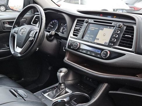 Used 2018 Toyota Highlander XLE FWD image 33