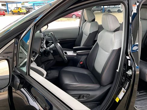 Used 2023 Toyota Sienna XSE image 8