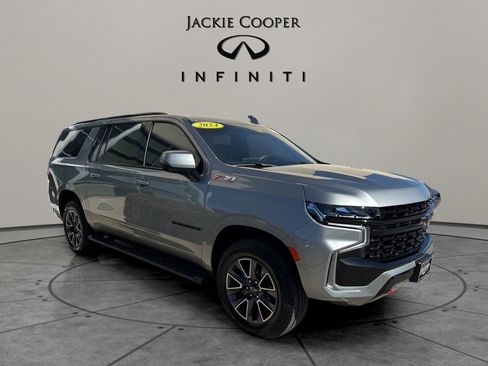 Used 2024 Chevrolet Suburban Z71 w/ Luxury Package image 4