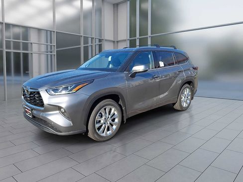 Used 2026 Toyota Highlander Limited AWD/4WD image 3
