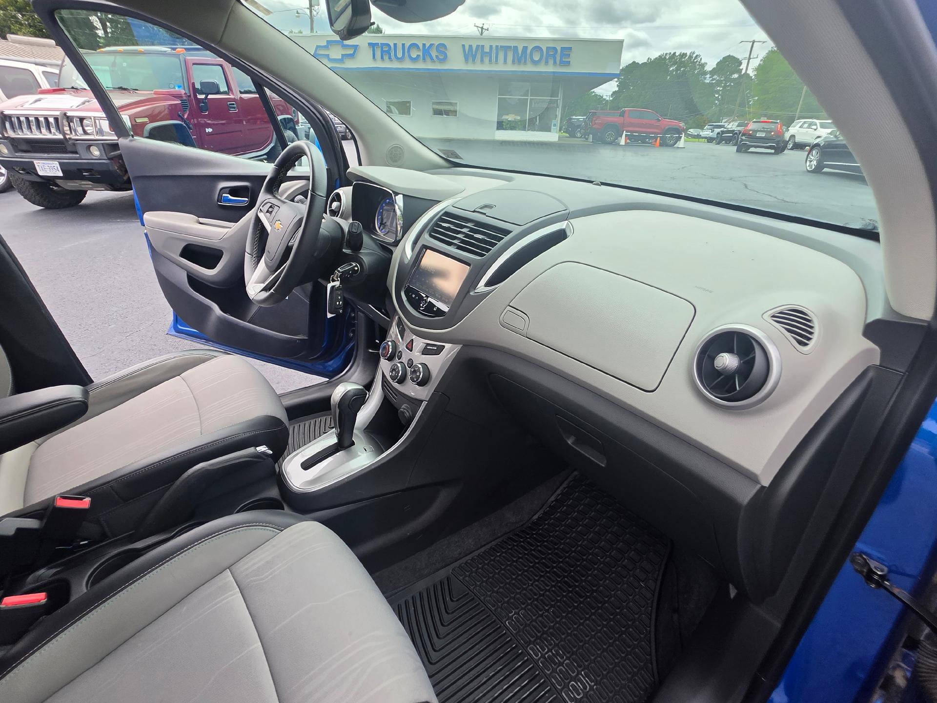 Used 2015 Chevrolet Trax LT w/ LT Sun and Sound Package FWD image 11
