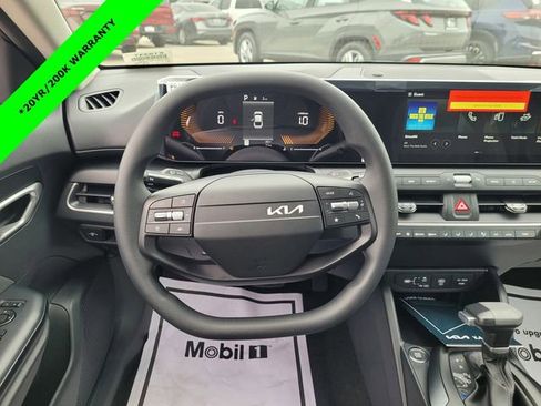 New 2025 Kia K4 LX image 12