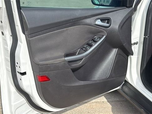 Used 2013 Ford Focus Titanium w/ Titanium Handling Pkg image 9