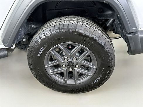Used 2025 Jeep Wrangler Unlimited Sport image 24