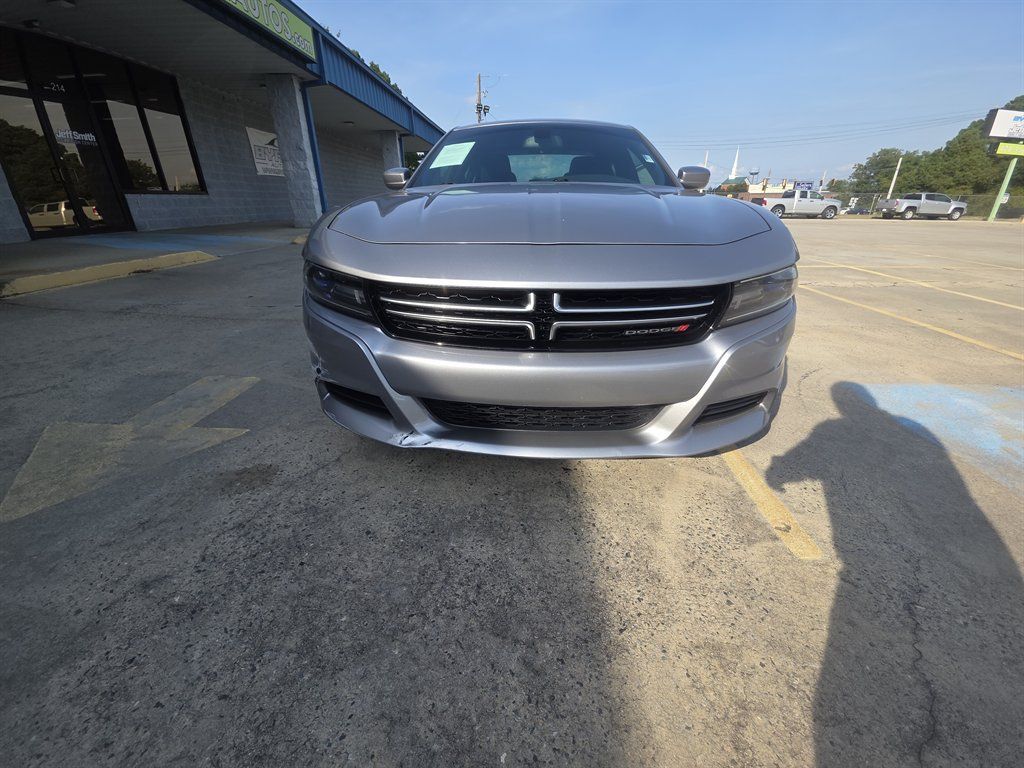 Used 2015 Dodge Charger SE RWD image 4