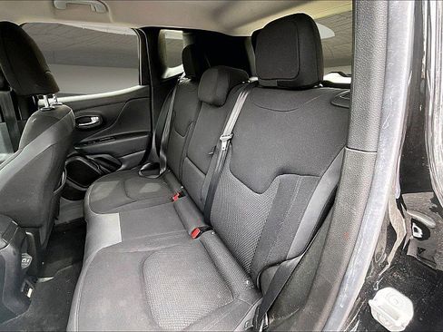Used 2019 Jeep Renegade Altitude w/ Quick Order Package 2XM FWD image 21