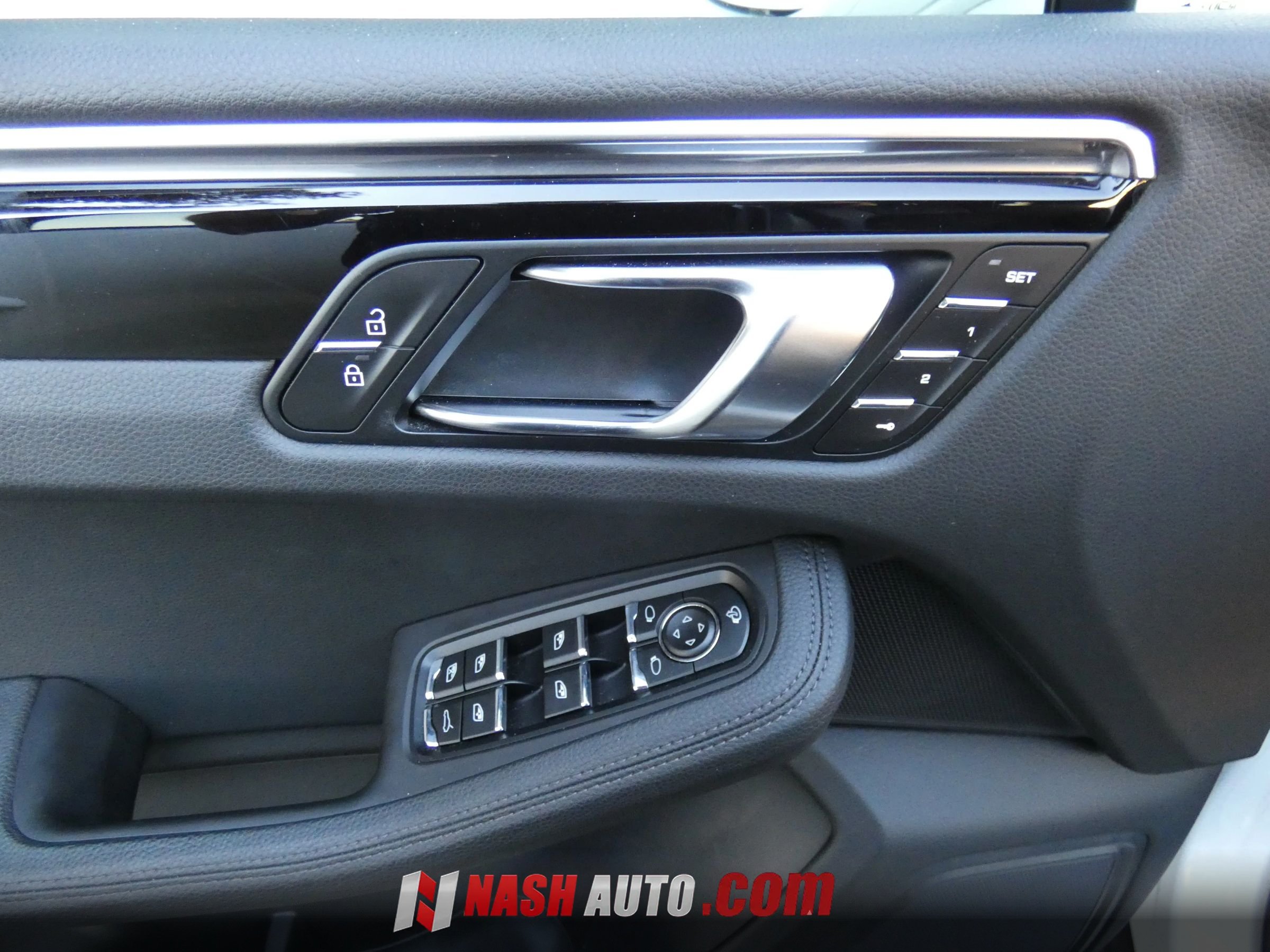 Used 2024 Porsche Macan AWD/4WD image 54