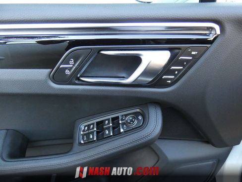 Used 2024 Porsche Macan AWD/4WD image 54