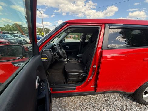 Used 2019 Kia Soul FWD image 16