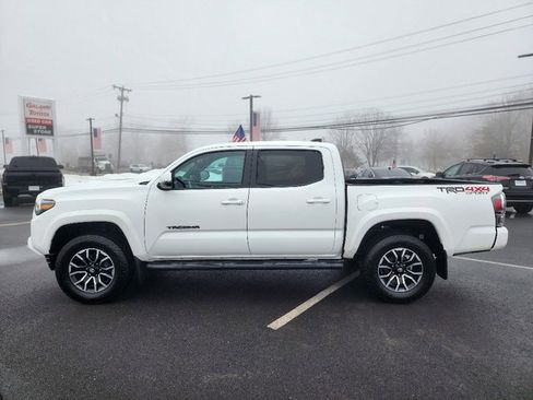 Used 2020 Toyota Tacoma TRD Sport w/ Technology Package image 4