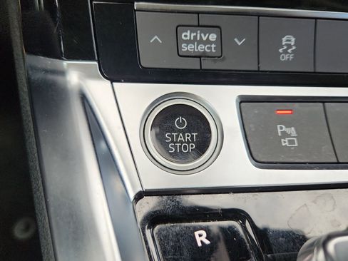 Used 2021 Audi e-tron Premium w/ Convenience Plus Package image 29