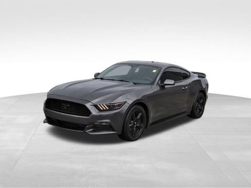 Used 2016 Ford Mustang Coupe RWD image 2