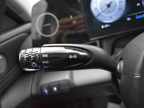 Used 2024 Hyundai Elantra Limited image 25