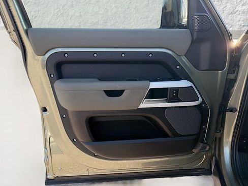 Used 2021 Land Rover Defender 110 SE image 22