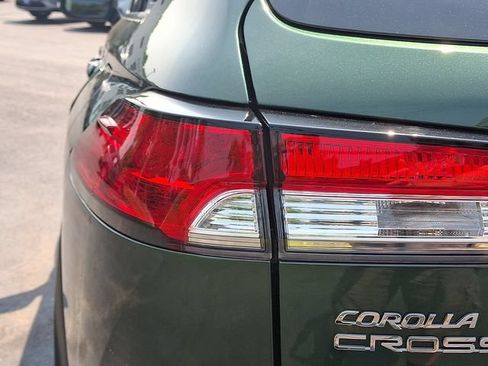 Used 2023 Toyota Corolla Cross LE AWD/4WD image 10