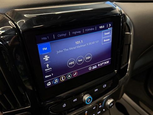 Used 2020 Chevrolet Traverse LT w/ LT Premium Package image 13