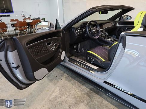 Used 2021 Bentley Continental GT image 19