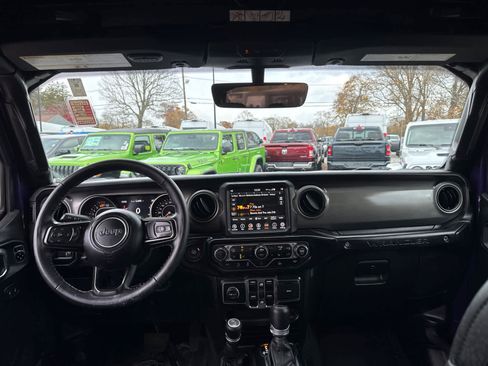 Used 2023 Jeep Wrangler Freedom Edition image 31