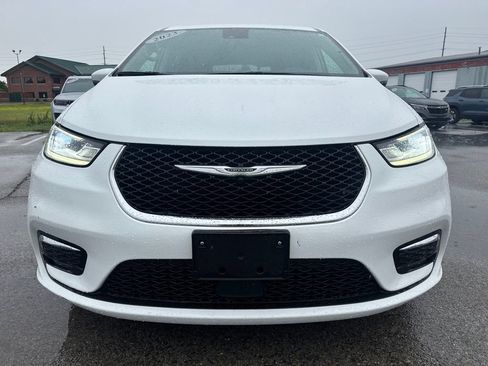 Used 2023 Chrysler Pacifica Touring-L FWD image 9