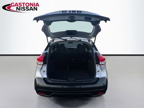 Used 2020 Nissan Kicks S image 33