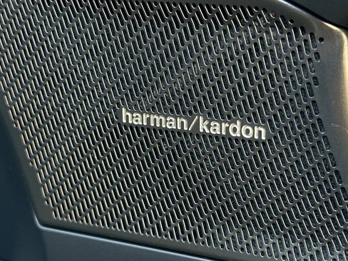 Used 2023 Volvo XC40 Recharge Ultimate image 20