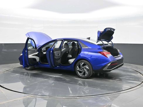 New 2026 Hyundai Elantra Limited image 31