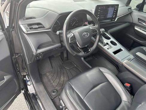Used 2022 Toyota Sienna XSE FWD image 10