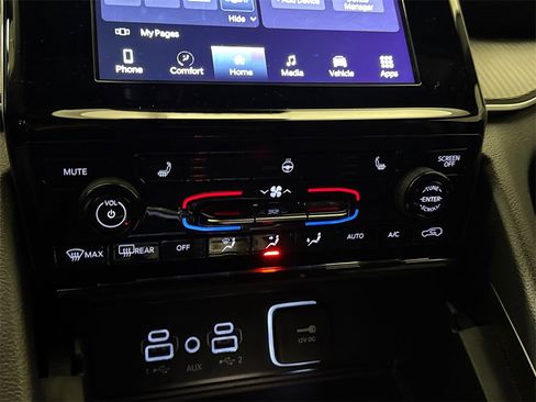 Used 2024 Jeep Grand Cherokee Altitude image 25