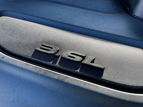 Used 2022 Chrysler Voyager LX image 29