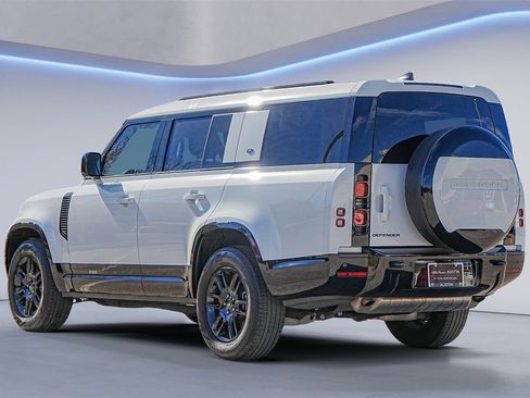 Used 2024 Land Rover Defender 130 X-Dynamic SE image 6