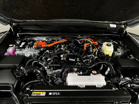 Certified 2025 Toyota 4Runner TRD Off-Road Premium image 9