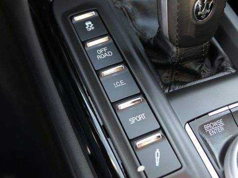 Used 2024 Maserati Levante GT Ultima image 23