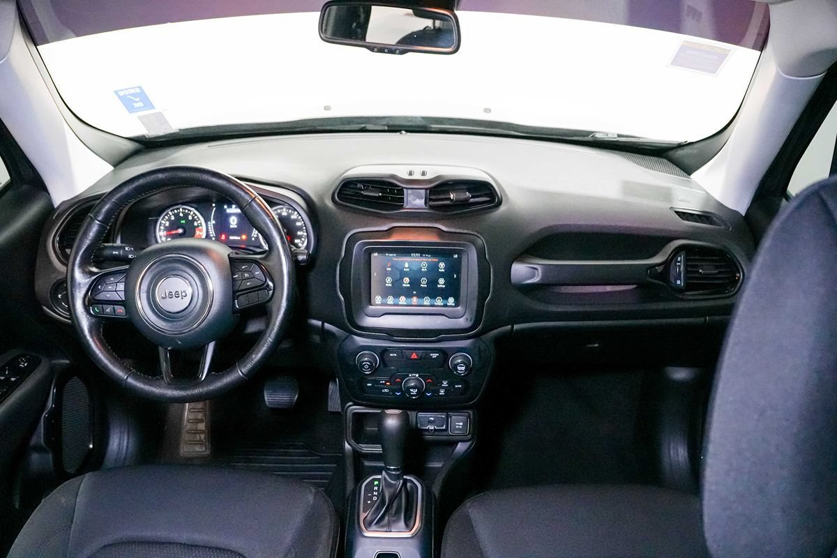 Used 2020 Jeep Renegade Altitude FWD image 24