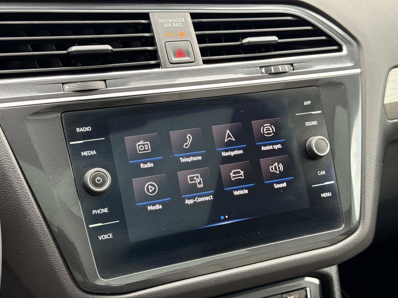 Used 2021 Volkswagen Tiguan SE w/ Panoramic Sunroof Package AWD/4WD image 10