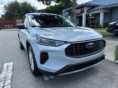 Used 2025 Ford Escape Active AWD/4WD image 2