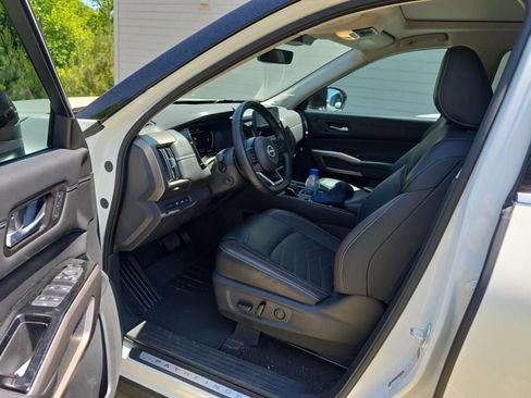 Used 2023 Nissan Pathfinder Platinum FWD image 7