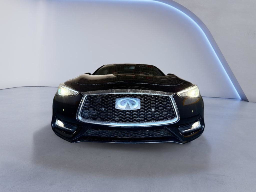 Used 2018 INFINITI Q60 Red Sport 400 w/ Sensory Package 3.0T Sport RWD image 3