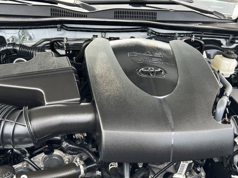 Used 2021 Toyota Tacoma SR5 RWD image 29